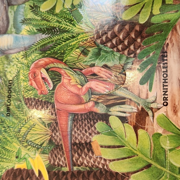 Dinosaur World Flap Book (EUC) & 1 Glow in the dark 3D-Puzzle (new) - Picture 8 of 16